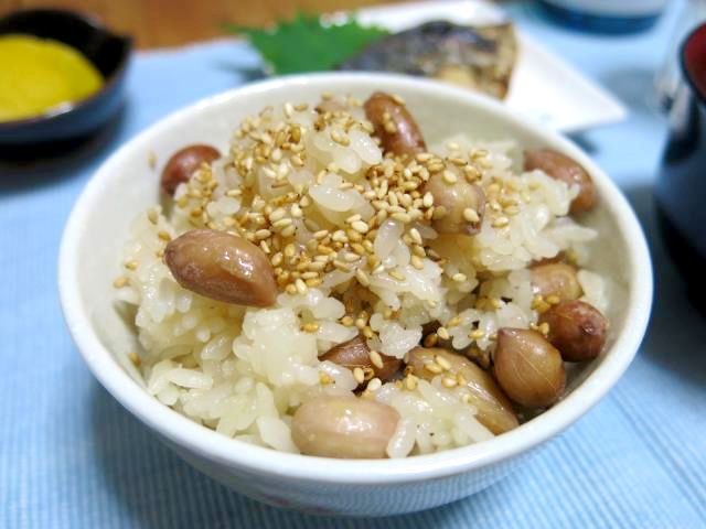 簡単ホクホク 茹で落花生の炊き込みご飯 夫婦そろって泣き笑い２